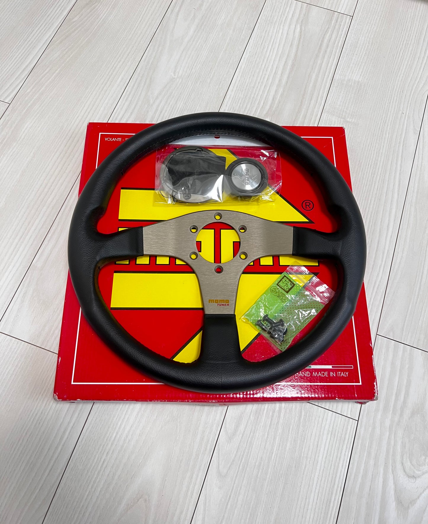 Brand new genuine MOMO Italy tuner 350MM steering wheel