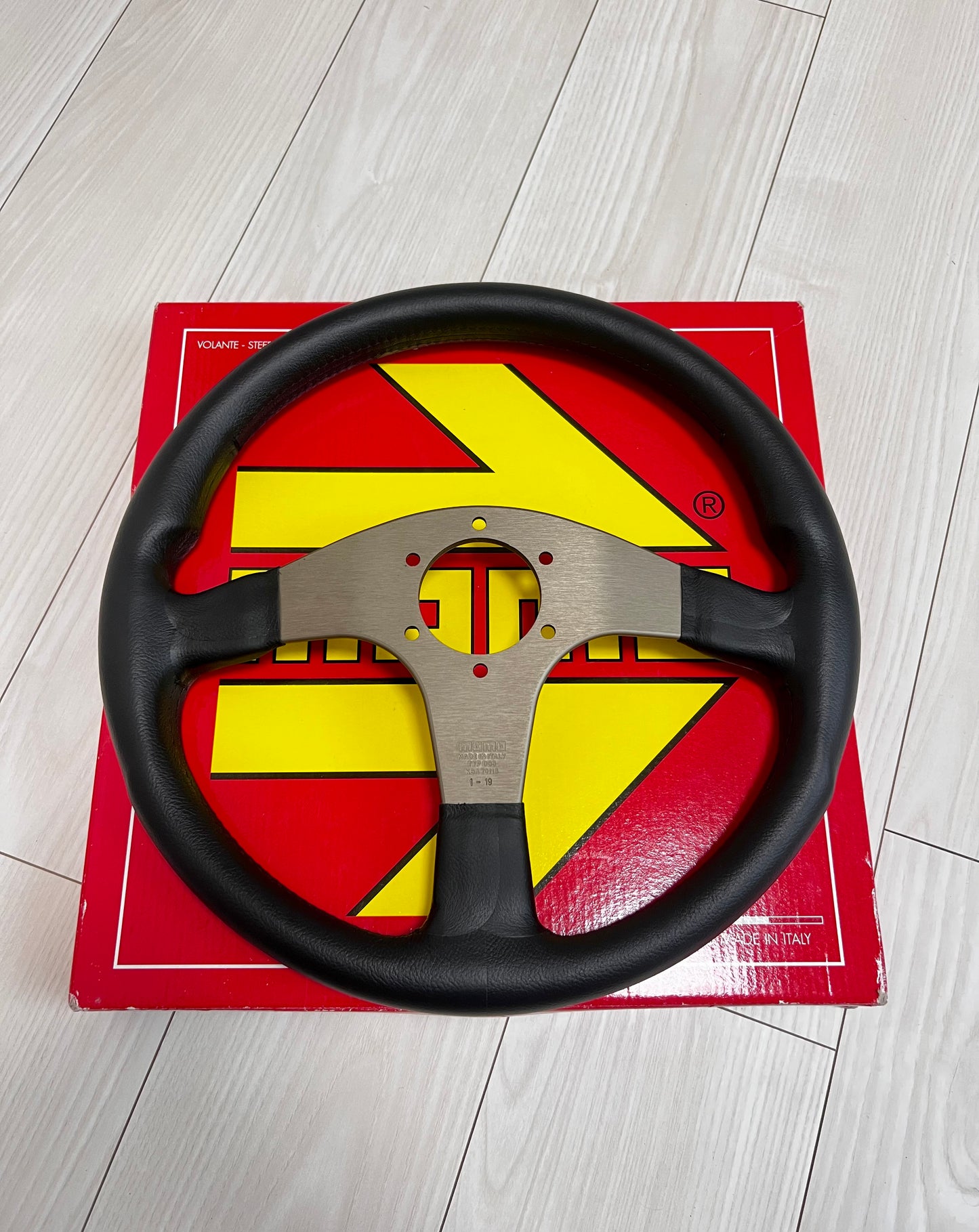 Brand new genuine MOMO Italy tuner 350MM steering wheel